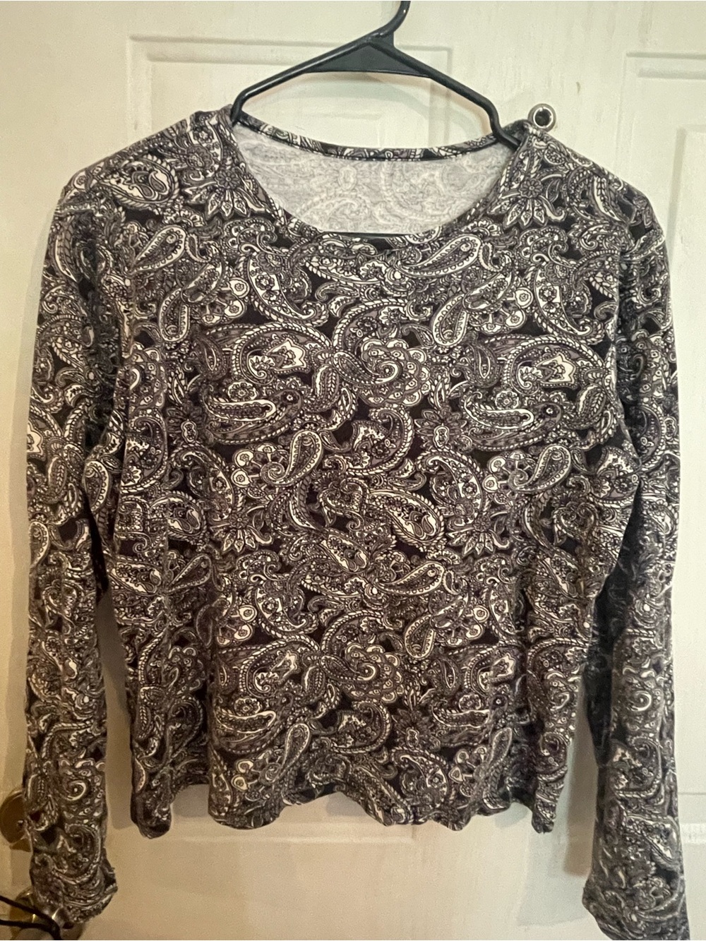 Women's Black & White Paisley Long Sleeve Top